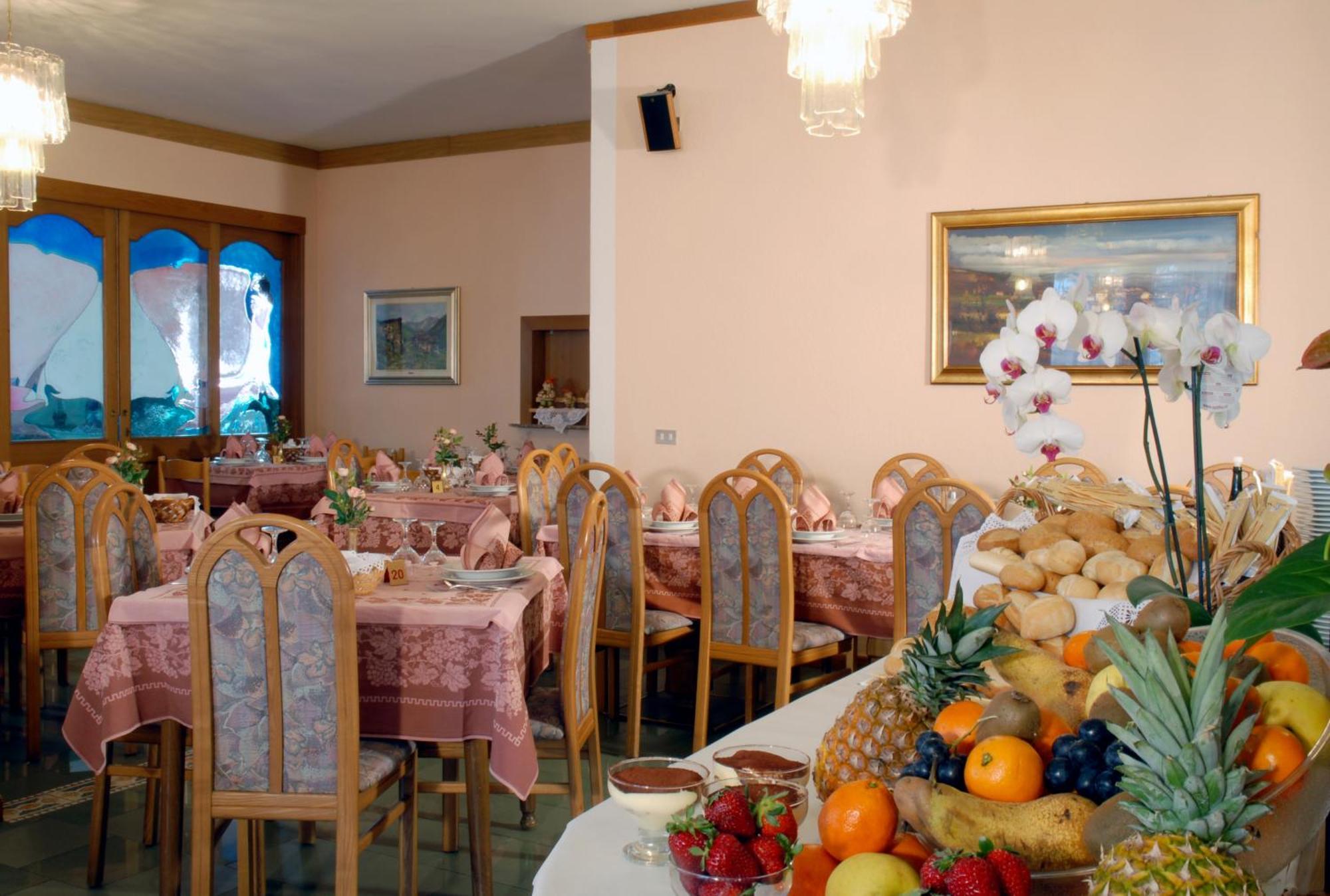 Hotel Sass Maor Fiera di Primiero Kültér fotó